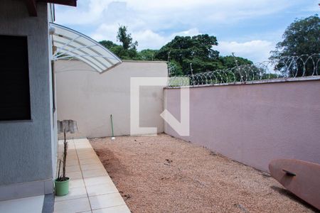Casa de condomínio à venda com 150m², 4 quartos e 4 vagasÁREA EXTERNA FUNDOS