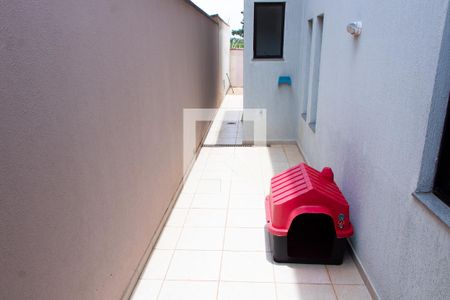 Casa de condomínio à venda com 150m², 4 quartos e 4 vagasCORREDOR LATERAL