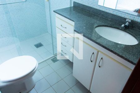 Casa de condomínio à venda com 150m², 4 quartos e 4 vagasBANHEIRO SOCIAL PISO SUPERIOR