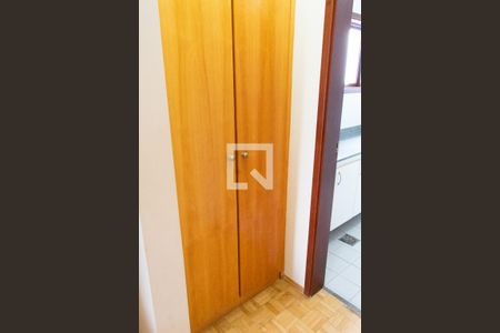 Casa de condomínio à venda com 150m², 4 quartos e 4 vagasCLOSET