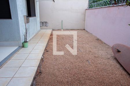 Casa de condomínio à venda com 150m², 4 quartos e 4 vagasÁREA EXTERNA FUNDOS
