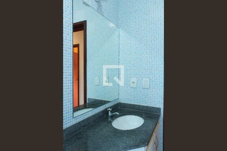 Casa de condomínio à venda com 150m², 4 quartos e 4 vagasBANHEIRO SOCIAL PISO SUPERIOR