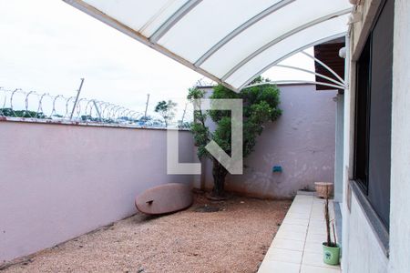 Casa de condomínio à venda com 150m², 4 quartos e 4 vagasÁREA EXTERNA FUNDOS