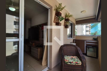 Apartamento à venda com 77m², 3 quartos e 1 vaga Apartamento à venda com 77m², 3 quartos e 1 vagaVaranda