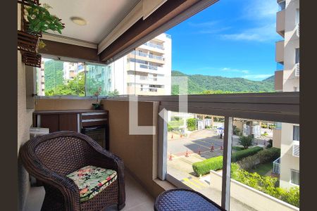 Apartamento à venda com 77m², 3 quartos e 1 vaga Apartamento à venda com 77m², 3 quartos e 1 vagaVaranda