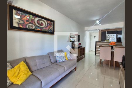 Apartamento à venda com 77m², 3 quartos e 1 vaga Apartamento à venda com 77m², 3 quartos e 1 vagaSala