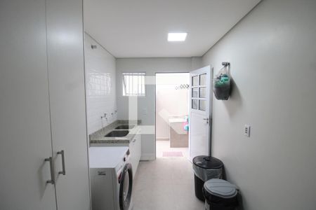 Casa para alugar com 295m², 4 quartos e 6 vagasÁrea de Serviço