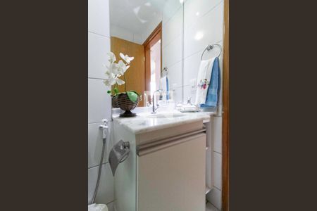 Apartamento à venda com 80m², 3 quartos e 2 vagas Apartamento à venda com 80m², 3 quartos e 2 vagasBanheiro social