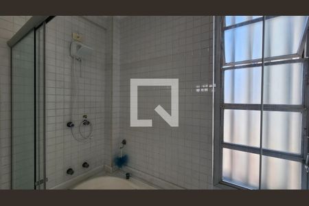 Apartamento para alugar com 202m², 4 quartos e 2 vagasDetalhe do Banheiro da Suite