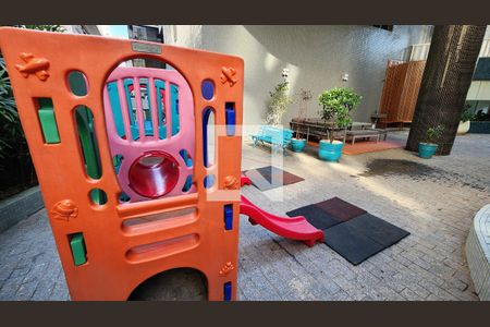 Apartamento para alugar com 202m², 4 quartos e 2 vagasÁrea comum - Playground