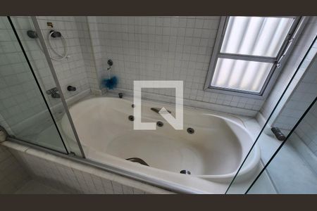 Apartamento para alugar com 202m², 4 quartos e 2 vagasDetalhe do Banheiro da Suite