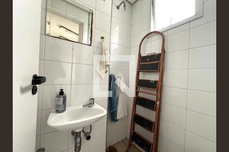 Banheiro de serviço de apartamento para alugar com 3 quartos, 120m² em Vila Mascote, São Paulo