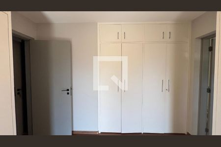 Casa à venda com 450m², 4 quartos e 4 vagasCloset da suíte 2