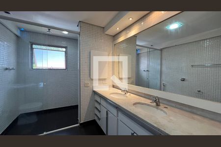 Casa à venda com 450m², 4 quartos e 4 vagasBanheiro da Suíte 1