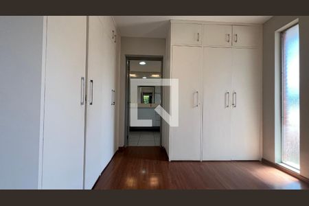 Casa à venda com 450m², 4 quartos e 4 vagasCloset da suíte 2