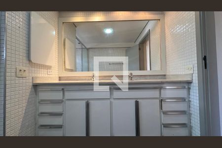 Casa à venda com 450m², 4 quartos e 4 vagasBanheiro da Suíte 1