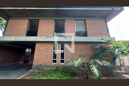 Casa à venda com 450m², 4 quartos e 4 vagasFachada