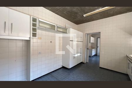 Casa à venda com 450m², 4 quartos e 4 vagasCozinha