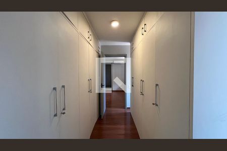 Casa à venda com 450m², 4 quartos e 4 vagasCloset da suíte 1