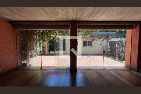 Casa à venda com 450m², 4 quartos e 4 vagasQuintal