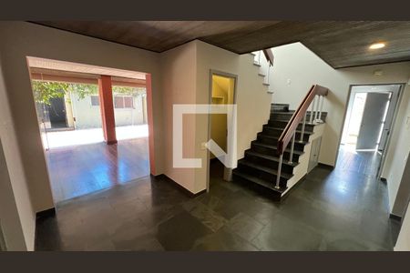 Casa à venda com 450m², 4 quartos e 4 vagasHall