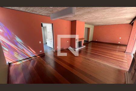 Casa à venda com 450m², 4 quartos e 4 vagasSala