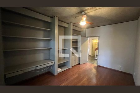 Casa à venda com 450m², 4 quartos e 4 vagasEscritório