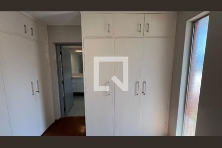 Casa à venda com 450m², 4 quartos e 4 vagasCloset da suíte 2