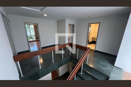 Casa à venda com 450m², 4 quartos e 4 vagasLiving