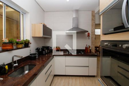 Casa à venda com 300m², 5 quartos e 2 vagas Casa à venda com 300m², 5 quartos e 2 vagasCozinha