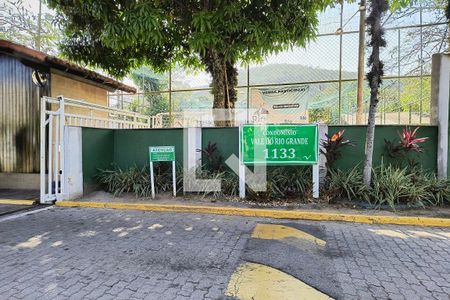 Casa de condomínio para alugar com 187m², 4 quartos e 1 vagaFachada do condomínio