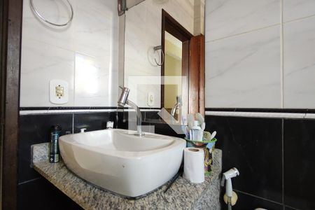 Casa de condomínio para alugar com 187m², 4 quartos e 1 vagaBanheiro Social 2