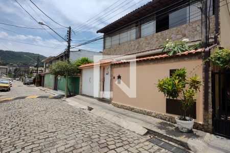 Casa de condomínio para alugar com 187m², 4 quartos e 1 vagaFachada