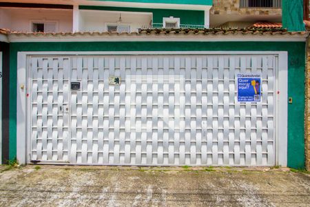 Casa à venda com 72m², 4 quartos e 2 vagas Casa à venda com 72m², 4 quartos e 2 vagasFachada