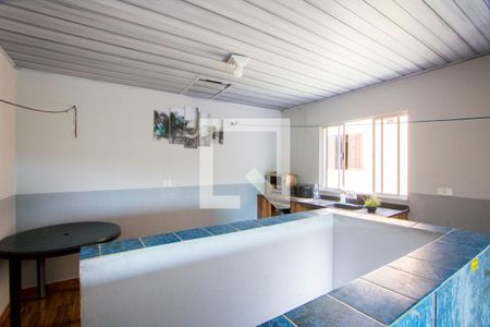 Casa à venda com 72m², 4 quartos e 2 vagas Casa à venda com 72m², 4 quartos e 2 vagasSalão