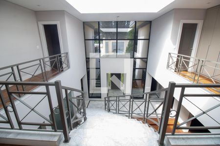 Casa à venda com 450m², 5 quartos e 3 vagasEscada