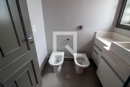 Casa à venda com 450m², 5 quartos e 3 vagasBanheiro da Suíte 2