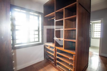Casa à venda com 450m², 5 quartos e 3 vagasCloset da suíte 4