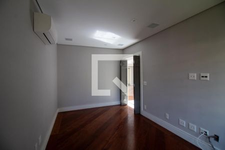 Casa à venda com 450m², 5 quartos e 3 vagasSala de TV