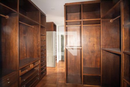 Casa à venda com 450m², 5 quartos e 3 vagasCloset da suíte 4