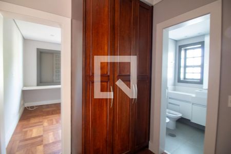 Casa à venda com 450m², 5 quartos e 3 vagasCloset da suíte 3