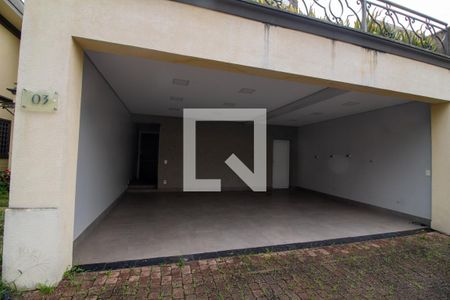 Casa à venda com 450m², 5 quartos e 3 vagasFachada / Garagem