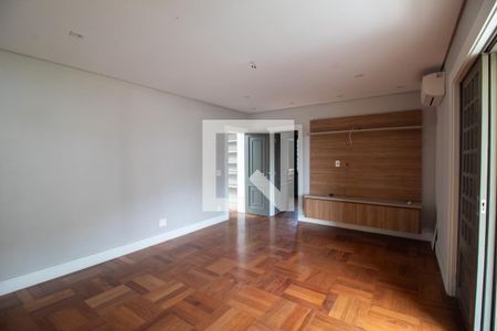 Casa à venda com 450m², 5 quartos e 3 vagasSuíte 4