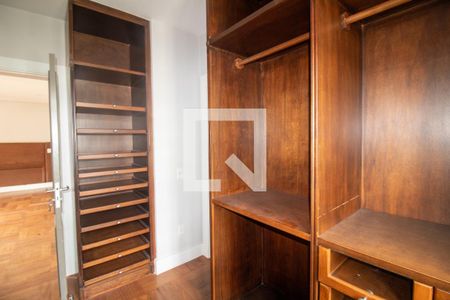 Casa à venda com 450m², 5 quartos e 3 vagasCloset da suíte 4