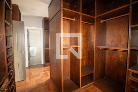 Casa à venda com 450m², 5 quartos e 3 vagasCloset da suíte 4