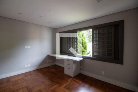 Casa à venda com 450m², 5 quartos e 3 vagasSuíte 3