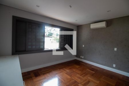 Casa à venda com 450m², 5 quartos e 3 vagasSuíte 2