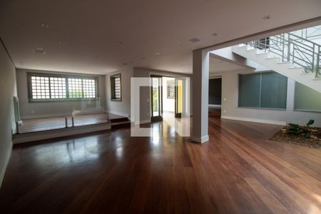 Sala de casa para alugar com 5 quartos, 450m² em Chácara Monte Alegre, São Paulo