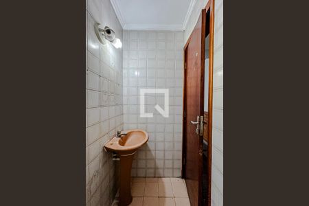 Casa à venda com 56m², 3 quartos e 1 vagaBanheiro 2