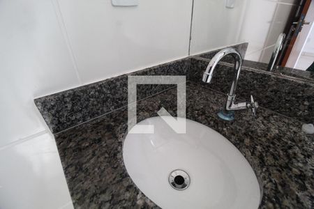 Banheiro Social de apartamento para alugar com 2 quartos, 45m² em Shopping Park, Uberlândia